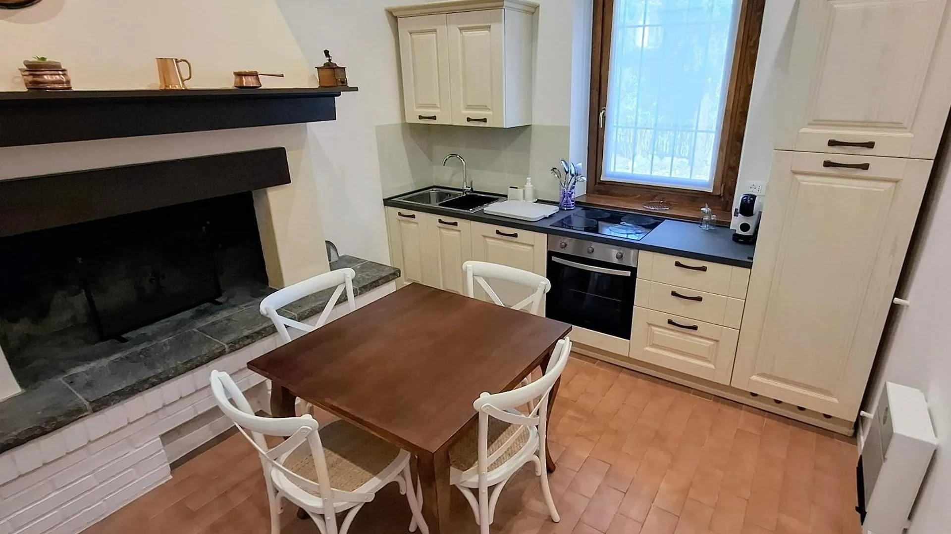 La Kascina Suite & Rooms Moniga del Garda Panzió